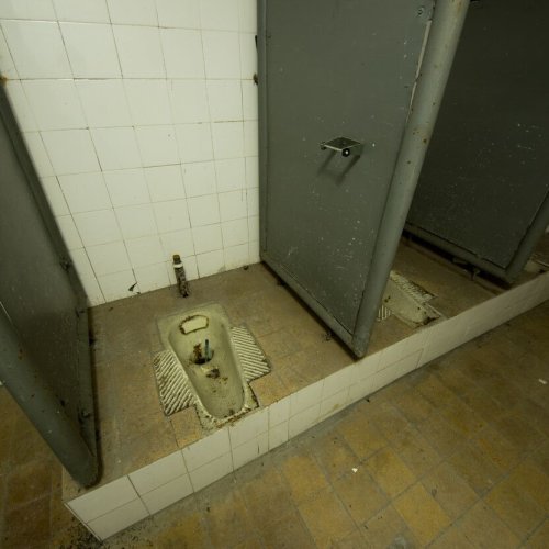 021-fuehrungsbunker-wechselgefechtsstand-rfs-16-ba-toiletten